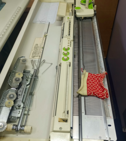The Silver Reed SK 328 Knitting Machine is a versatile and user-friendly tool for creating beautiful, lightweight knitwear and intricate lace patterns.